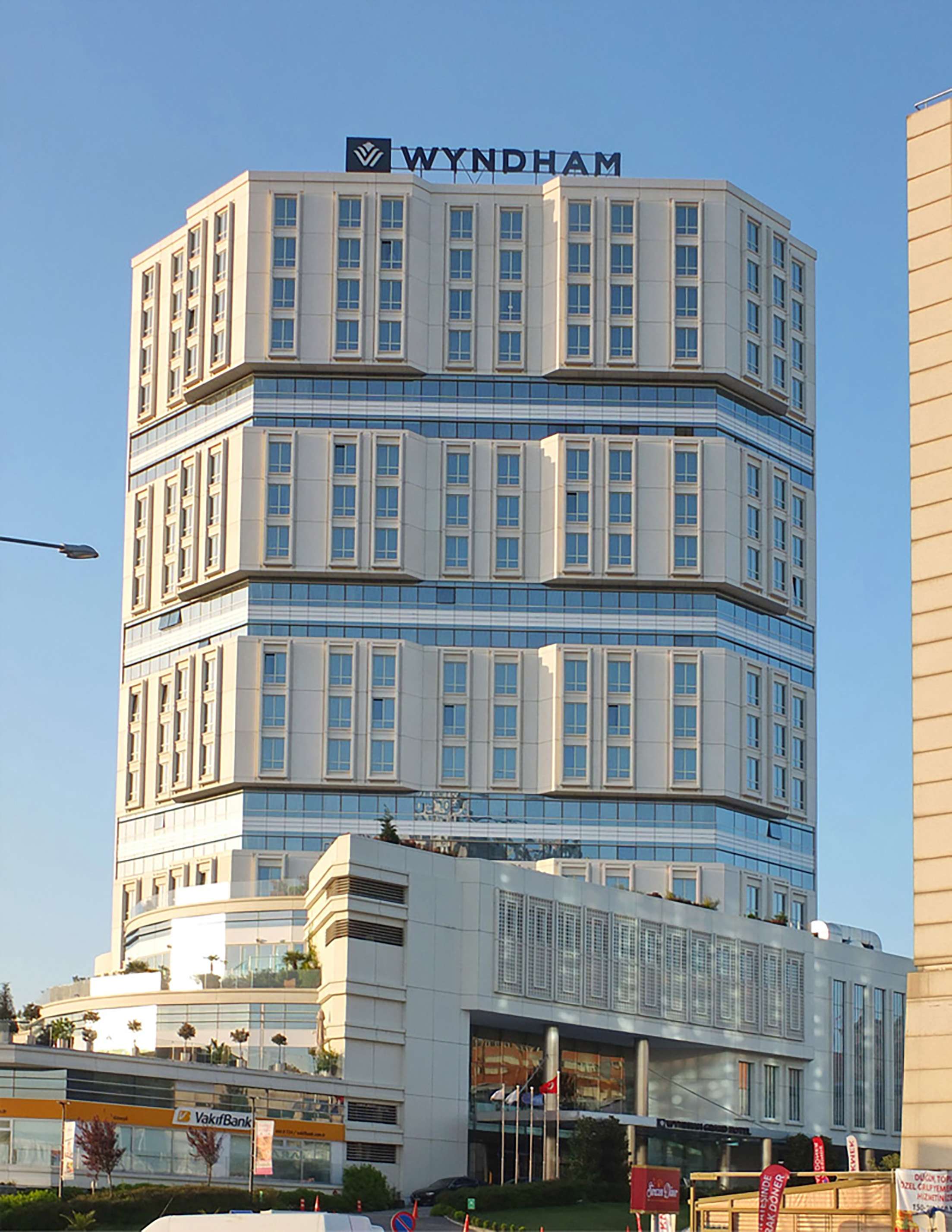 Fibrobeton Wyndham Hotel & Shopping Mall
